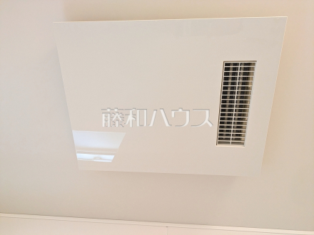 B号棟　浴室換気乾燥機　【与那原町字与那原】　雨天時の洗濯物や浴室内のカビ防止としても活躍する浴室換気乾燥機
／撮影日2026/02/26