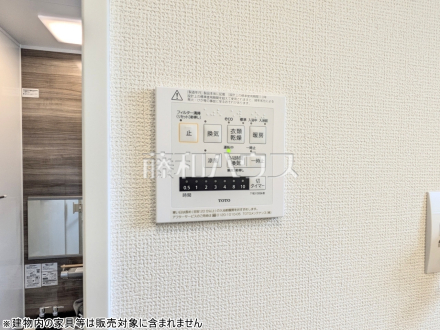 3号棟　浴室換気乾燥機　【三鷹市上連雀８丁目】　換気機能によってバスルーム内のカビの発生を抑制できます。夜間や雨天時の洗濯物の乾燥に便利な乾燥機能も装備。／撮影日2025/12/11