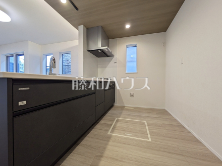 4号棟　キッチン　【三鷹市上連雀８丁目】／撮影日2025/12/26