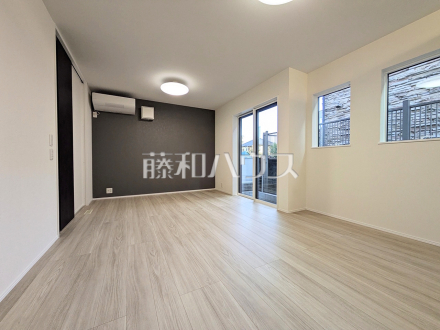 4号棟　リビング　【三鷹市上連雀８丁目】／撮影日2025/12/26