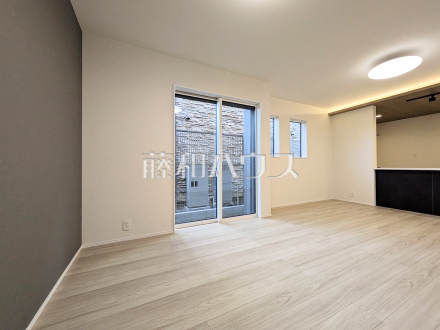 4号棟　リビング　【三鷹市上連雀８丁目】／撮影日2025/12/26