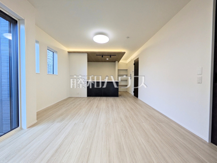 4号棟　リビング　【三鷹市上連雀８丁目】／撮影日2025/12/26