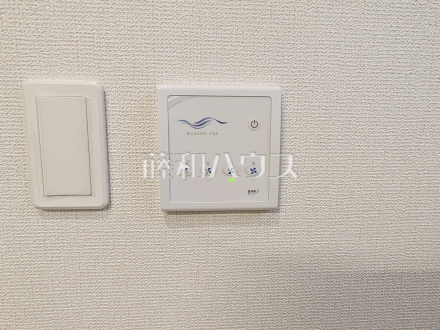 4号棟　ブースターファン　【三鷹市上連雀８丁目】　日々の生活を豊かに、暮らしを心地良くする先進の設備
／撮影日2025/12/26
