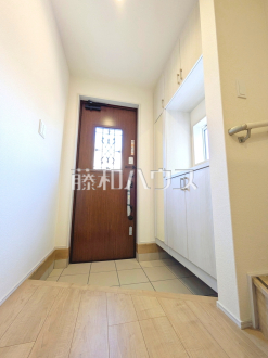 1号棟　玄関　【府中市是政１丁目】／撮影日2026/03/05