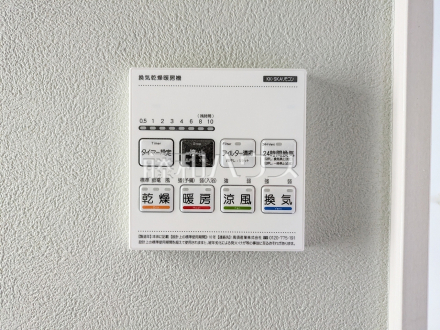 2号棟　浴室換気乾燥機リモコン　【府中市是政１丁目】　雨の日の強い味方！浴室換気乾燥機付きユニットバスで洗濯物が乾かせます。
／撮影日2026/02/21