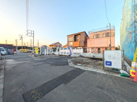 ≪接道状況≫周辺は落ち着いた雰囲気の住宅地です。小さなお子様がいるご家庭も安心です。【府中市日新町５丁目】／撮影日2025/12/27