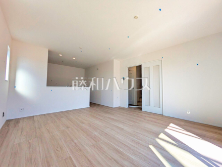 1号棟　リビング　【府中市日新町５丁目】／撮影日2026/03/08