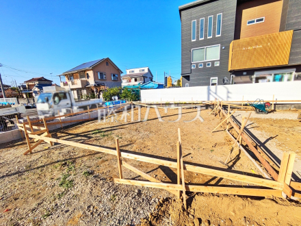 ≪1号棟　外観≫全居室角部屋仕様で2面採光を実現したプラン！お天気の良い日には窓を開けて換気もできるので気持ち良いですね。　【府中市日新町５丁目】／撮影日2025/11/30