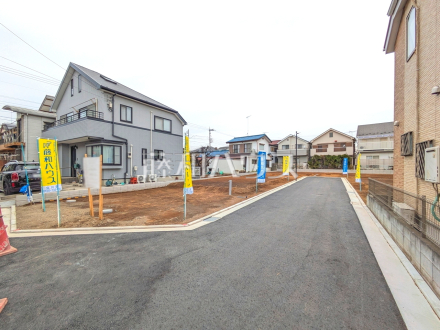 接道状況および現場風景　ご家族ぞれぞれの思い出と、どこまでも広がる空を独り占め！暖かな光に包まれ四季折々の風を感じる、幸せの空間がここに。【立川市栄町２丁目】／撮影日2026/03/02