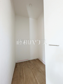 ウォークインクローゼットがあるので、お洋服等がたくさん収納できて便利です。　【練馬区向山４丁目】／撮影日2026/02/06