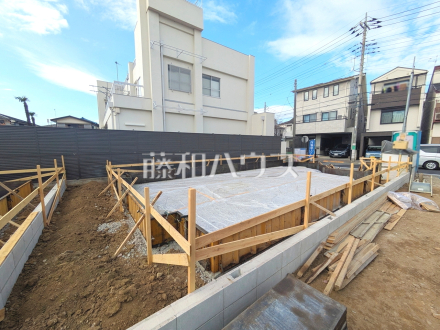 ≪1号棟　外観≫まだまだ建築中ですが、ぜひ現地をご覧になりませんか？基礎・上棟の状態は建築中にしかご覧になれません！ 　【府中市是政２丁目】／撮影日2025/12/13