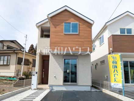 2号棟　外観　【八王子市下恩方町】 見学はしたいけど、なかなか時間が取れない・・・そんな方に出勤前や仕事終わりにマイホームを見学できるサポートをいたします。 ／撮影日2026/03/22