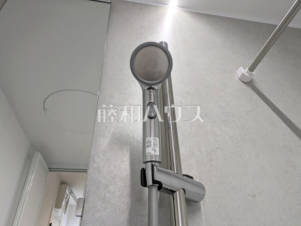 2号棟　スイッチ付シャワーヘッド　【東村山市恩多町１丁目】　浴室のシャワーは手元で止水ができるスイッチ付シャワーヘッドにより、さらに節水効果がアップします。／撮影日2026/06/28