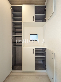 2号棟　玄関収納　【国立市泉３丁目】／撮影日2026/04/14