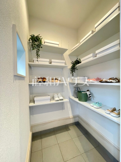 1号棟　ご家族の靴はもちろん、お子様の外遊びのおもちゃなども収納できる使い勝手の良いシューズクローク 　【富士見市大字水子】／撮影日2025/12/06