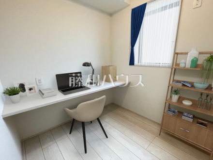 1号棟　テレワークや読書などの趣味も楽しめる、ワークスペースを設けた居室です。　【富士見市大字水子】／撮影日2025/12/06
