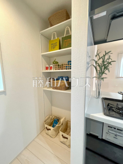 1号棟　パントリーは災害用の備蓄品を置く場所としても活用できます　【富士見市大字水子】／撮影日2025/12/06