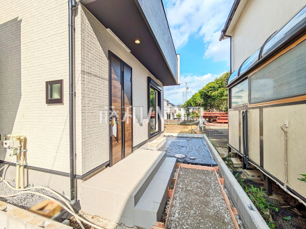 2号棟　玄関　【小平市小川町１丁目】／撮影日2026/08/21