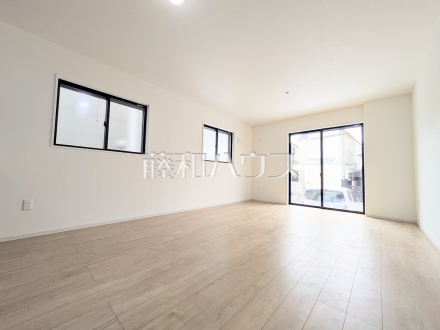 1号棟　リビング　【調布市深大寺東町４丁目】／撮影日2026/04/13