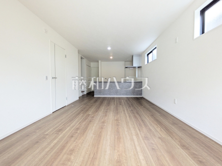 2号棟　リビング　【調布市深大寺東町４丁目】／撮影日2026/04/13