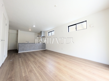 2号棟　リビング　【調布市深大寺東町４丁目】／撮影日2026/04/13