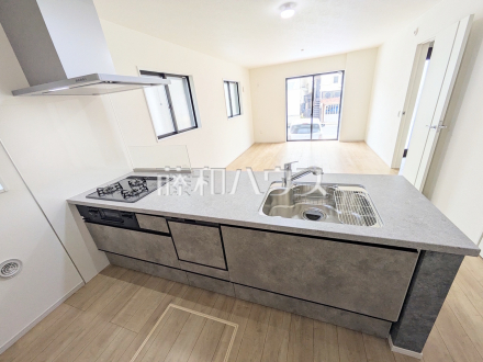 2号棟　キッチン　【調布市深大寺東町４丁目】／撮影日2026/04/13