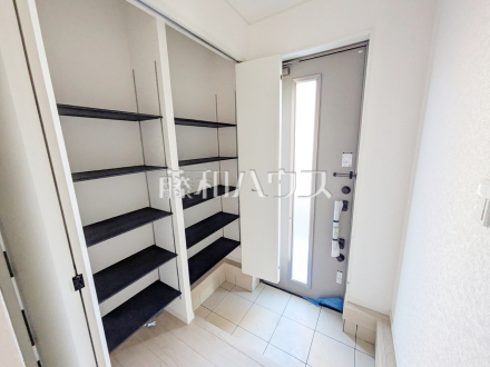 2号棟　玄関収納　【練馬区大泉町３丁目】／撮影日2026/04/02