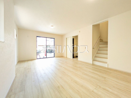 リビング　【東久留米市氷川台２丁目】日当たりや設備仕様など、実際に行ってみないと分からないことも多くございます。営業担当がご案内いたしますので、お気軽にお問い合わせください／撮影日2026/03/19