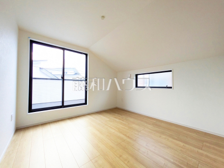 居室は2面採光により明るく開放的な空間となっています。　【練馬区東大泉６丁目】／撮影日2026/03/09