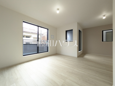 2号棟　リビング　【朝霞市幸町１丁目】／撮影日2026/04/02