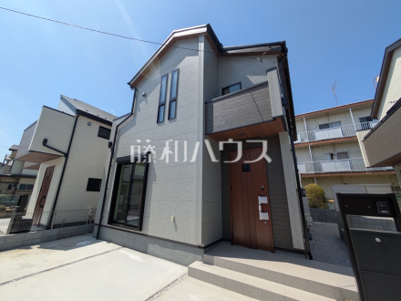 堂々完成、いつでもご内覧いただけます！ぜひ実物をご覧いただきたく思います。　2号棟外観／撮影日2026/04/11