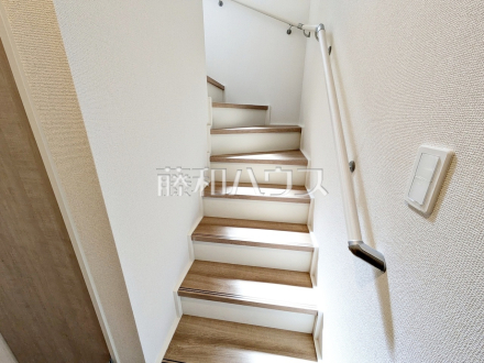 1号棟　階段　【新座市池田４丁目】／撮影日2026/04/18