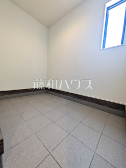 6号棟　シューズインクローゼット　【新座市池田４丁目】／撮影日2026/05/02