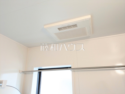 浴室換気乾燥機　【小平市学園東町１丁目】　雨天時の洗濯物や浴室内のカビ防止としても活躍する浴室換気乾燥機
／撮影日2026/03/30