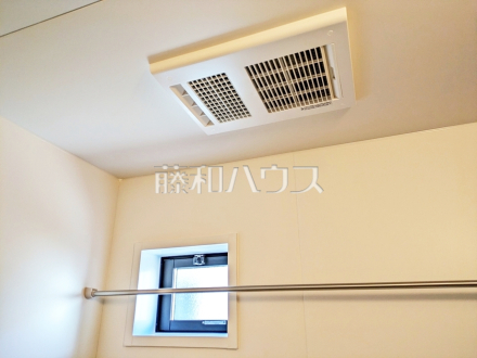4号棟　浴室乾燥機　【国分寺市高木町１丁目】　雨の日の強い味方！浴室換気乾燥機付きユニットバスで洗濯物が乾かせます。／撮影日2026/04/03