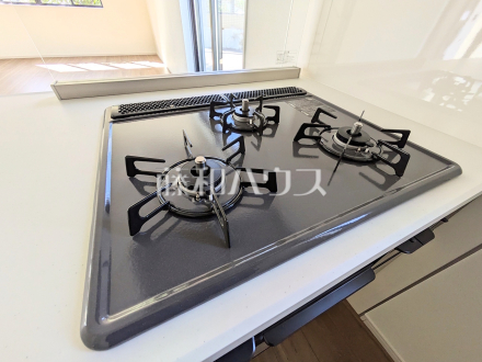 1号棟　キッチンコンロ・グリル　【府中市分梅町５丁目】／撮影日2026/02/21