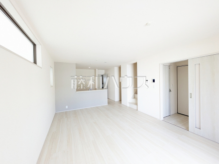 1号棟　リビング　【与那原町字与那原】／撮影日2026/01/29