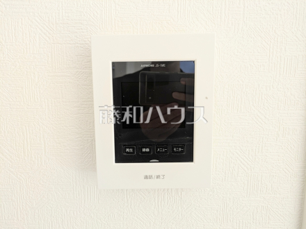 7号棟　防犯設備　【府中市清水が丘３丁目】　TVモニター付きインターホン　訪問者がわかるTVモニター付インターホンは、お子様のお留守番にも活躍するかも？！／撮影日2026/03/12