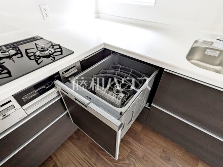 食器洗浄乾燥機　【多摩市豊ヶ丘１丁目】　 後片付けの手間を削減し、趣味の時間や家族との時間を増やせる食器洗い乾燥機を標準装備 ／撮影日2026/03/19