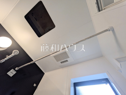 2号棟　浴室換気乾燥暖房機　【東村山市久米川町２丁目】　 浴室は換気・乾燥・暖房機付きで、入浴前も入浴後も快適です。 ／撮影日2026/04/23