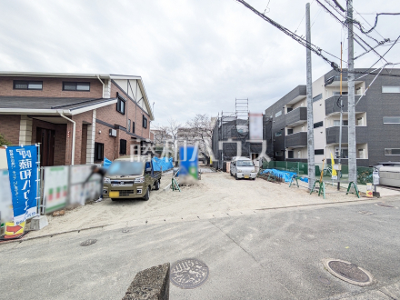 日当たりや設備仕様など、実際に行ってみないと分からないことも多くございます。お気軽にお問い合わせください。接道状況および現場風景　【福岡市博多区新和町２丁目】／撮影日2026/03/30