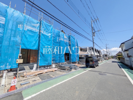 接道状況および現場風景　【日野市落川】
まだまだ建築中ですが、ぜひ現地をご覧になりませんか？基礎・上棟の状態は建築中にしかご覧になれません！　／撮影日2026/04/16
