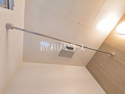 浴室乾燥機(浴室内上部)　雨の日の強い味方！浴室換気乾燥機付きユニットバスで洗濯物が乾かせます／撮影日2026/04/09