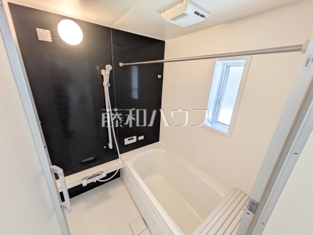 ≪1号棟　浴室≫浴室は換気・乾燥・暖房機付きで、入浴前も入浴後も快適です。【府中市小柳町１丁目】／撮影日2026/04/16