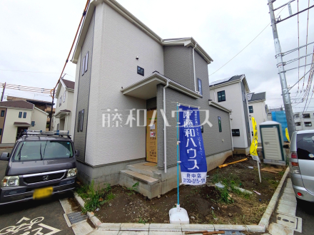 ≪E号棟　外観≫各部屋に収納も完備されるため、部屋もしっかり片付きそうですね♪　【府中市日新町３丁目】／撮影日2026/05/22