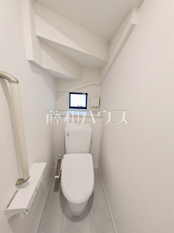 ≪L号棟　トイレ≫温水洗浄便機能付きトイレで清潔にご使用いただけます。【府中市日新町３丁目】／撮影日2026/05/29