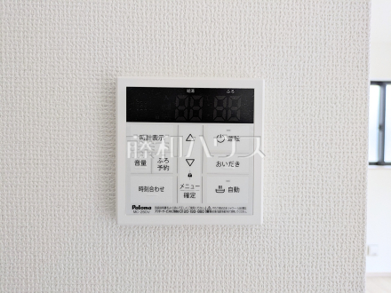 M号棟　給湯機　【府中市日新町３丁目】　追焚き機能付きなので、生活時間の違う家族に便利です。／撮影日2026/06/04