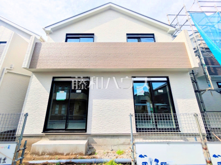 ≪M号棟　外観≫第三者機関により住宅の品質や性能を評価し「安心・安全」を保証する【住宅性能評価書】を取得しております。　【府中市日新町３丁目】／撮影日2026/05/08