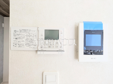 3号棟　その他設備　【府中市若松町３丁目】　乾燥しすぎず、埃も舞わずハウスダストが少ないクリーンな室内をキープする床暖房/防犯に役立つTVモニター付インターフォン／撮影日2026/03/14