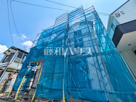 外観　【東久留米市南町４丁目】 まだまだ建築中ですが、ぜひ現地をご覧になりませんか？基礎・上棟の状態は建築中にしかご覧になれません！ ／撮影日2026/07/10